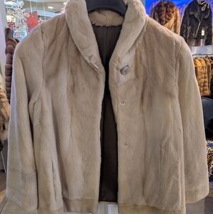 Elegant Cream Fur Coat Mink